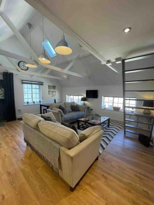 The Coach House Apartment Alderbury Exterior photo
